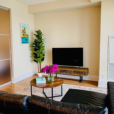 Central Toronto Suite - Free Parking, City Views, Near Cn Tower Exteriör bild