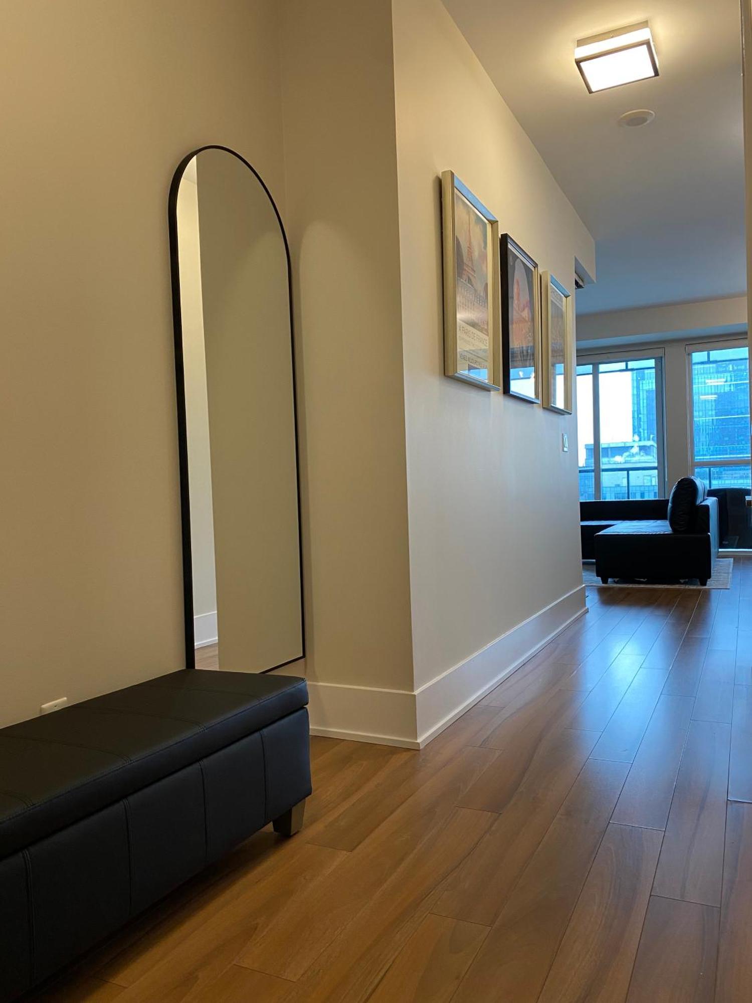 Central Toronto Suite - Free Parking, City Views, Near Cn Tower Exteriör bild