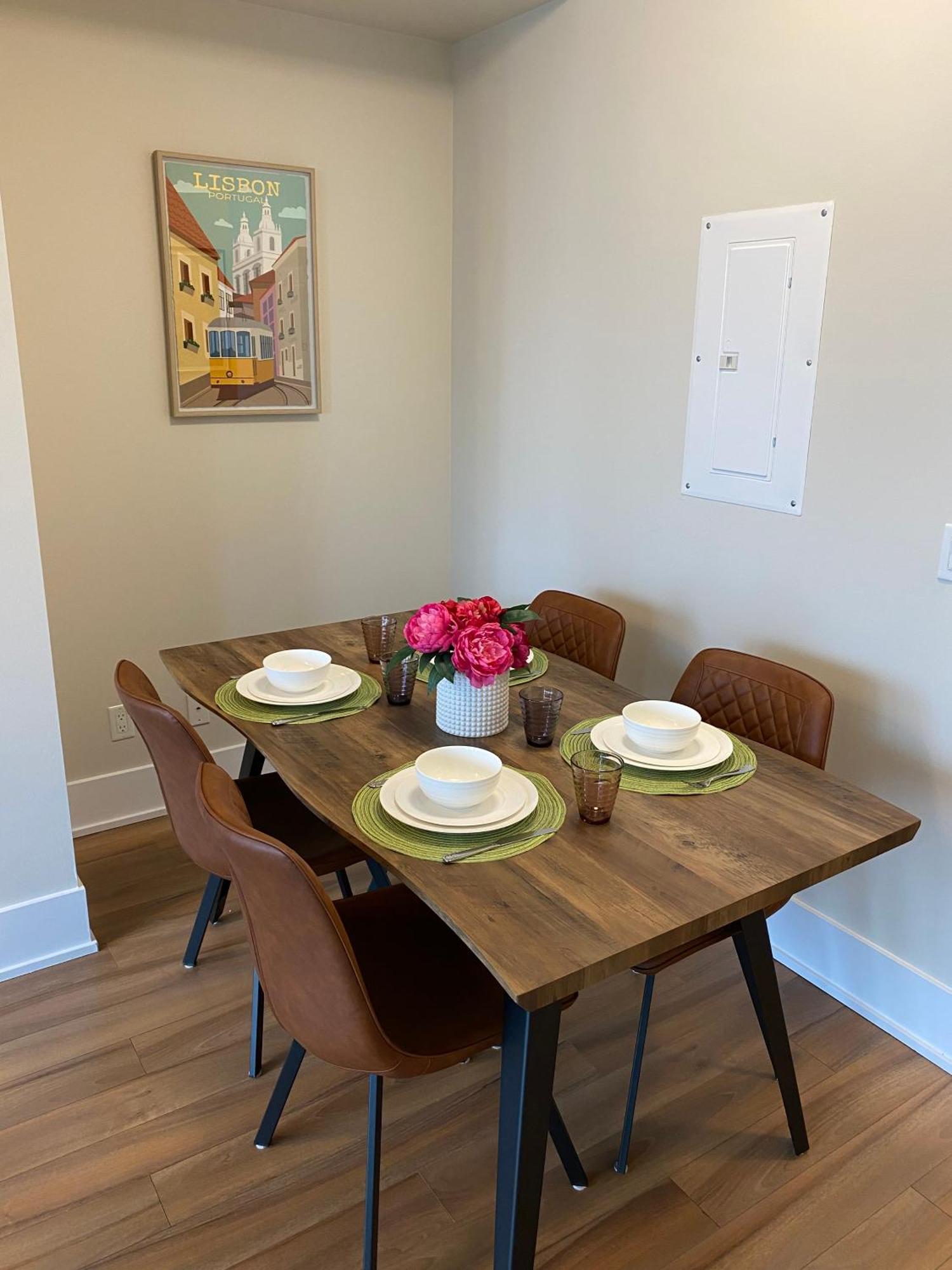 Central Toronto Suite - Free Parking, City Views, Near Cn Tower Exteriör bild