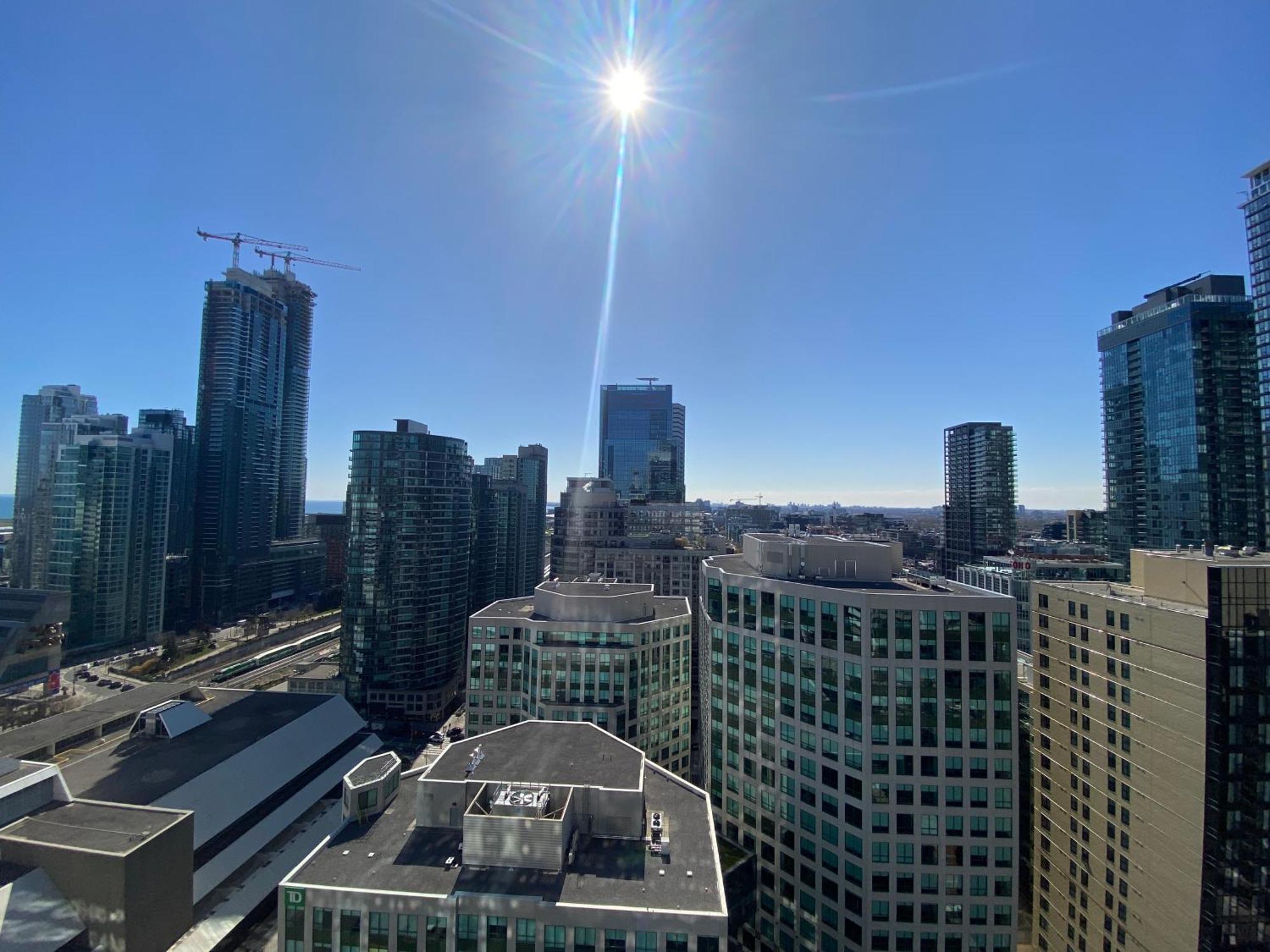 Central Toronto Suite - Free Parking, City Views, Near Cn Tower Exteriör bild