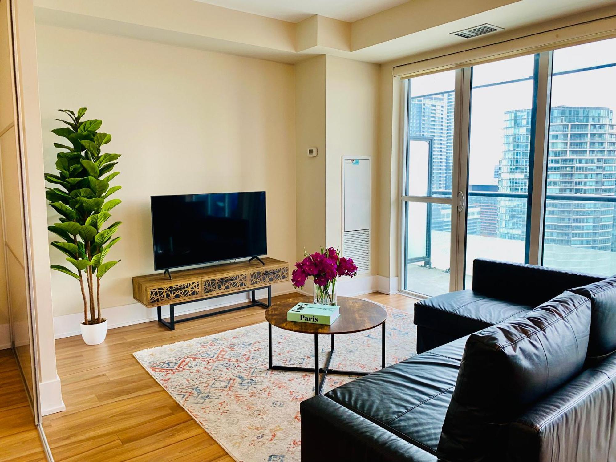 Central Toronto Suite - Free Parking, City Views, Near Cn Tower Exteriör bild